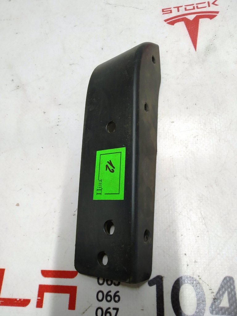 4 Suport căptușeală aripă dreapta spate Tesla model S REST 1016324-00-C